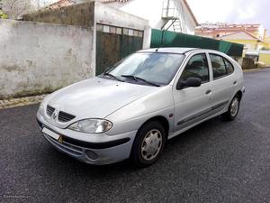 Renault Mégane 1.4i (16v) 5 Portas Julho/99 - à venda -