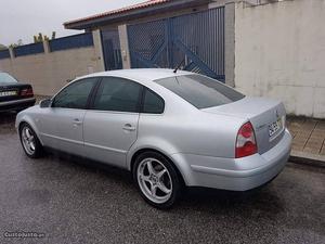 VW Passat 1.9 tdi 130 cv Março/02 - à venda - Ligeiros