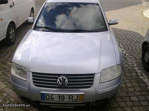 VW Passat passat 130 cv Março/01 - à venda - Ligeiros