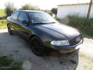 Audi A4 1.9 tdi aceito troca Outubro/95 - à venda -