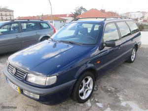 VW Passat 1.9 TDi Variant Fevereiro/95 - à venda - Ligeiros