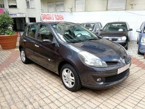 Renault Clio 1.2i (16v) - Privilege A.C