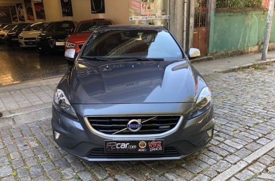 Volvo V D2 R-DESIGN ESTE MÊS COM OFERTA DE 4 ANOS DE