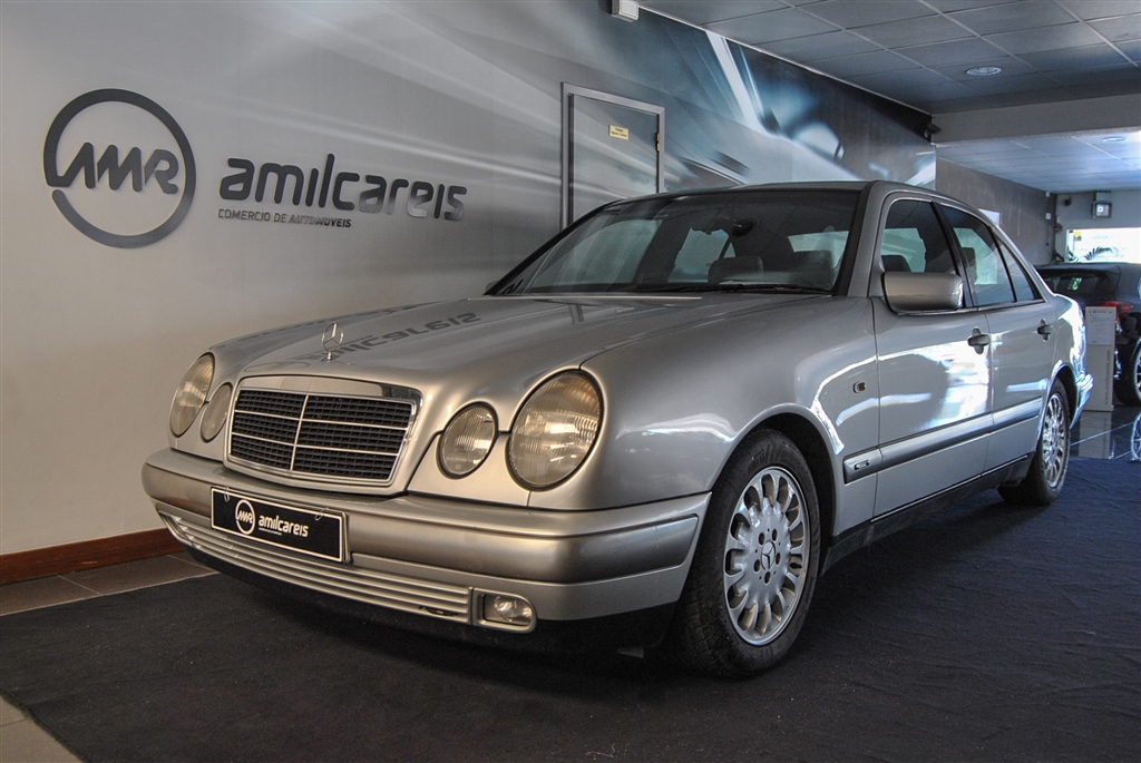  Mercedes-Benz Classe E 220 D Classic (95cv) (4p)