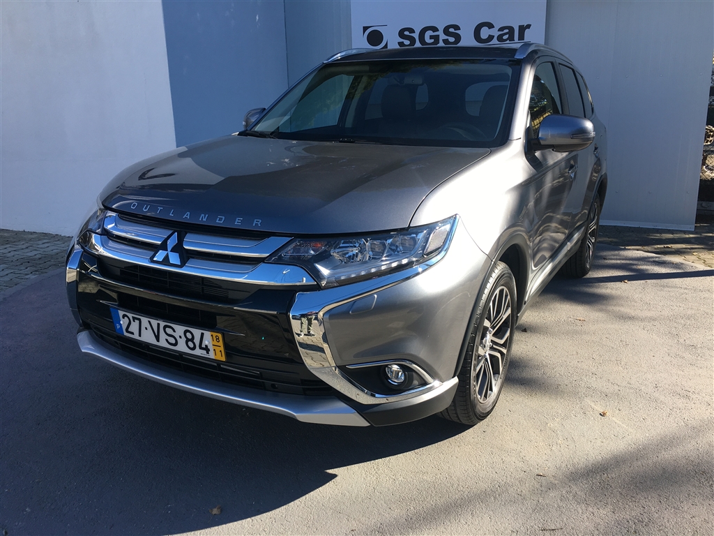  Mitsubishi Outlander 2.2 DI-D Instyle