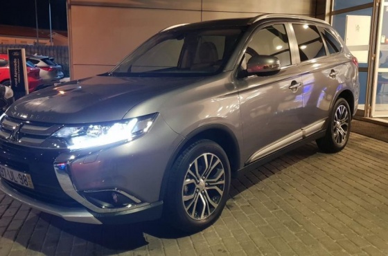 Mitsubishi Outlander 2.2 di-d instyle navi