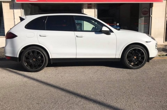 Porsche Cayenne Platinum Edition (Black Line)