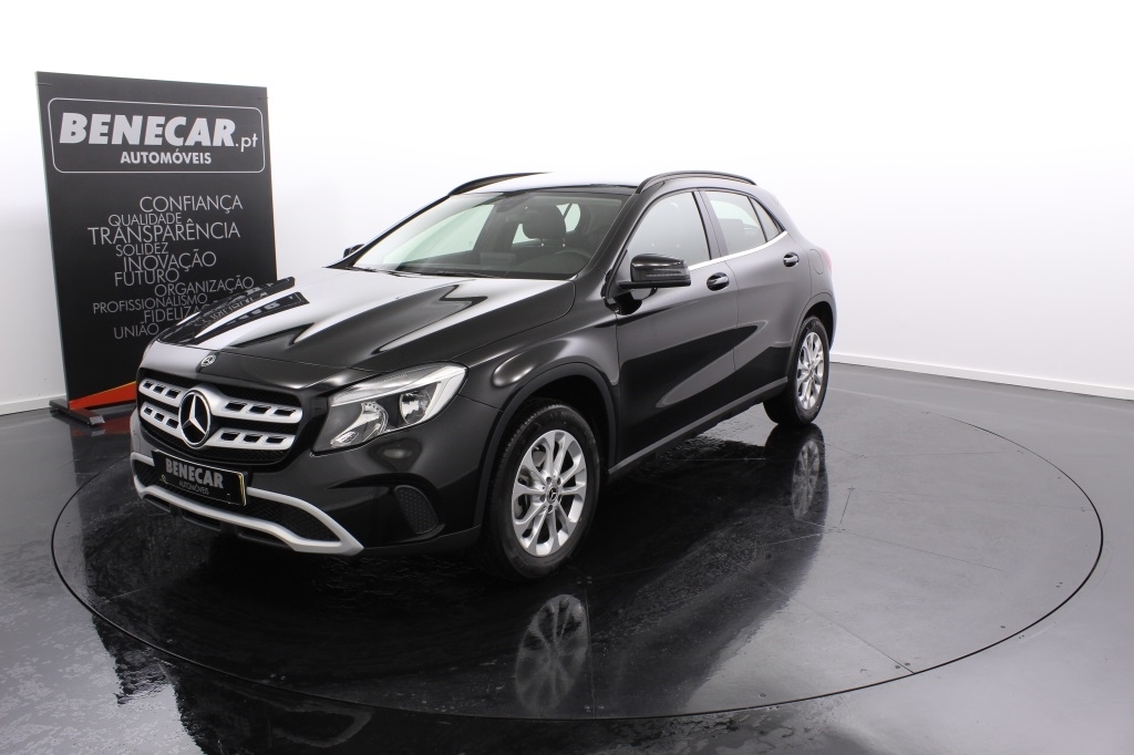  Mercedes-Benz Classe GLA GLA 180 Sport Utility Vehicle