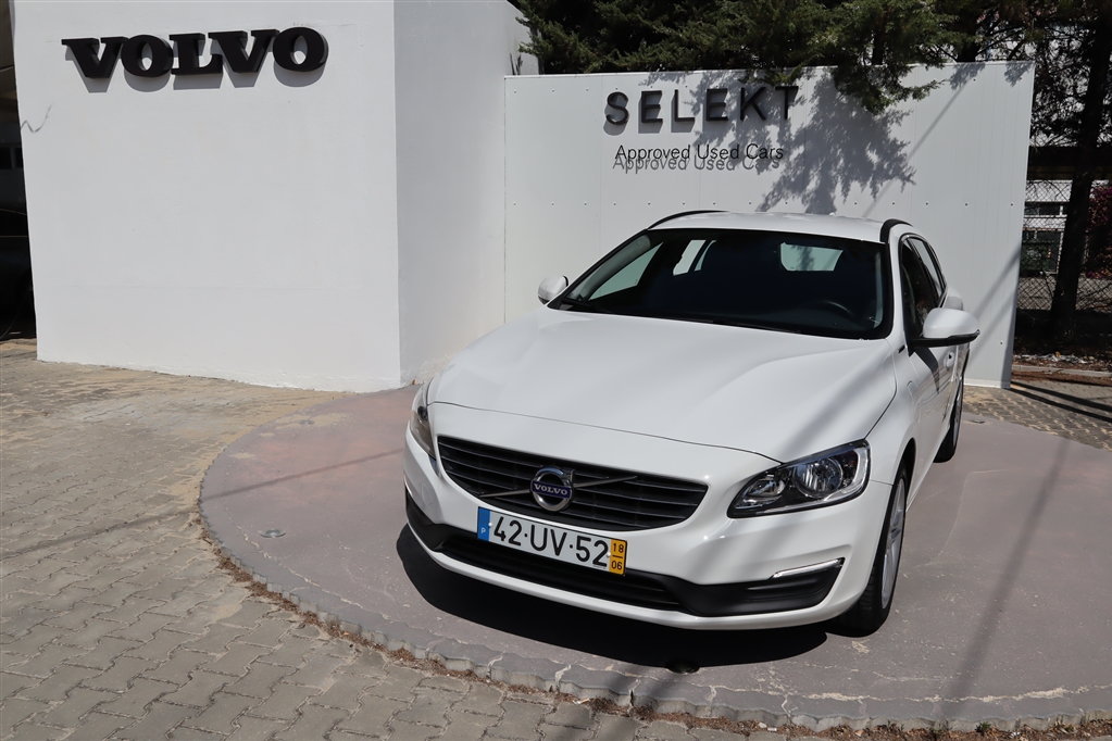  Volvo V60 Dcv PHEV Momentum Empresas recuperam