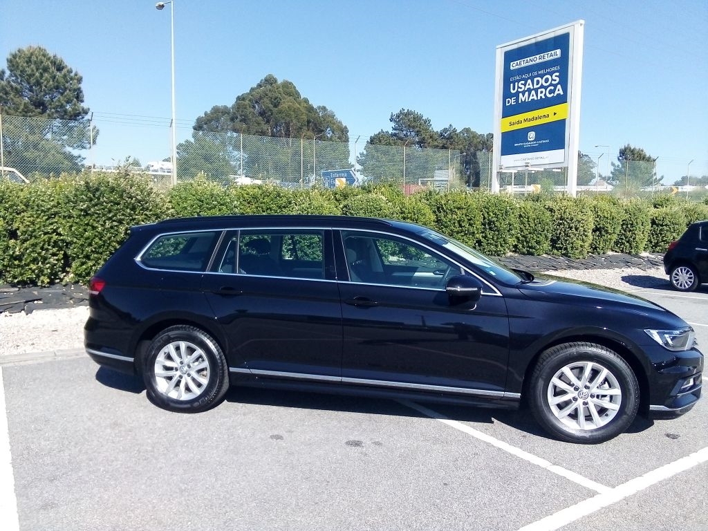  Volkswagen Passat 1.6 TDI CONFORTLINVARIANT