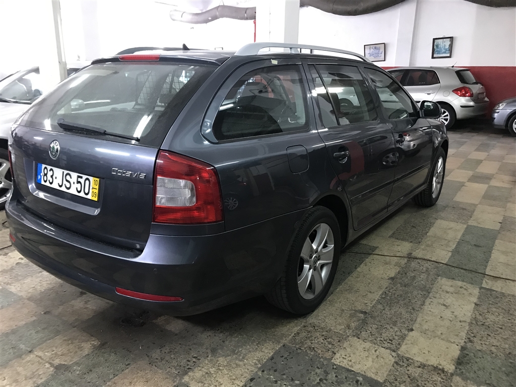  Skoda Octavia B. 1.6 TDi Elegance DSG (105cv) (5p)