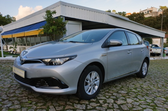 Toyota Auris 1.8 VVT-i HSD Comfort Navi