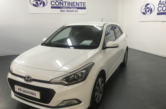 Hyundai i Confort + Pack Look 84CVM 5P