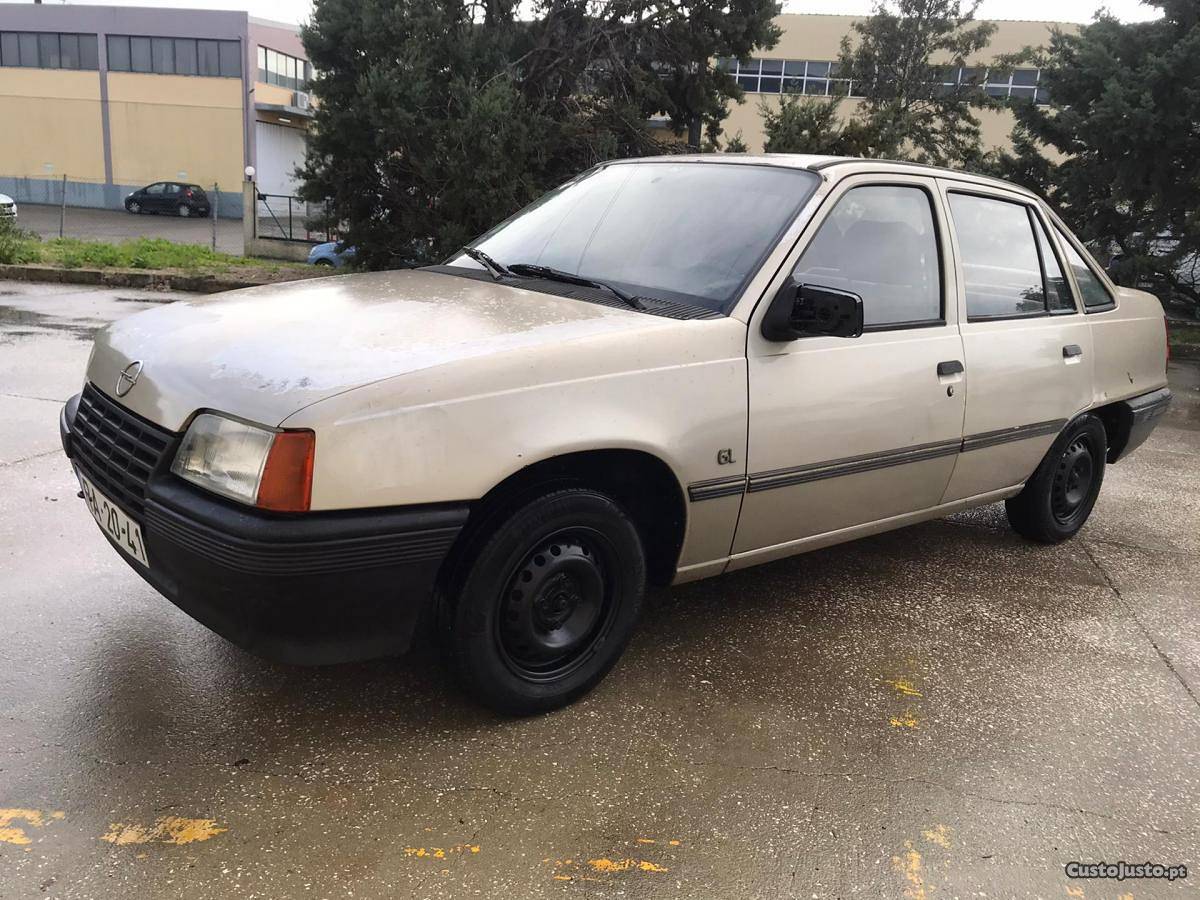 Opel Kadett 1.3 S Dezembro/88 - à venda - Ligeiros