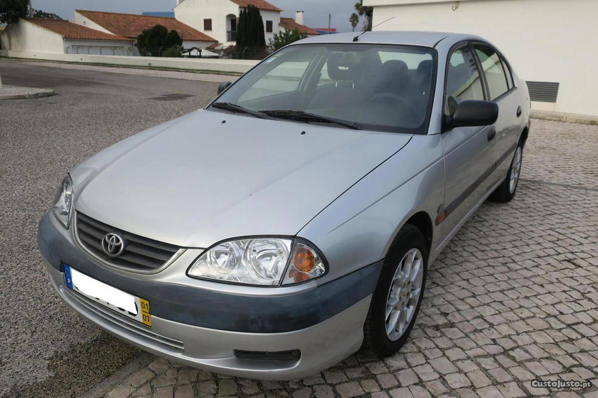 Toyota Avensis 2.0 D-4D Julho/01 - à venda - Ligeiros