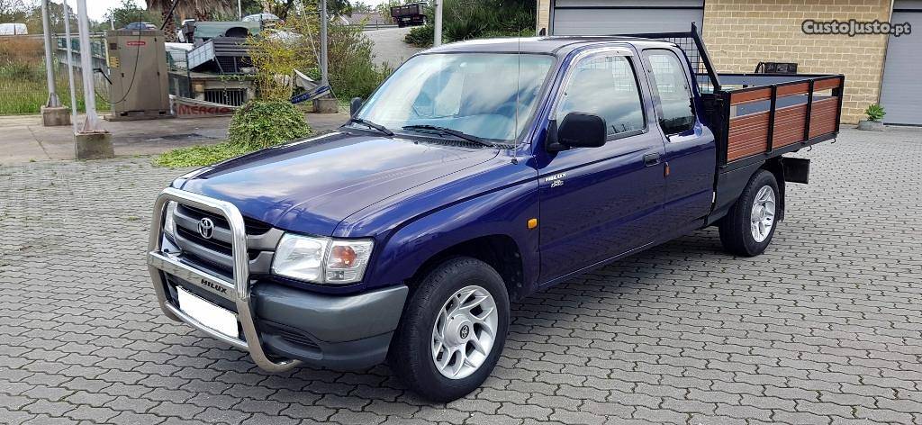 Toyota Hilux 2.5 D4D 4 lugares Agosto/02 - à venda -