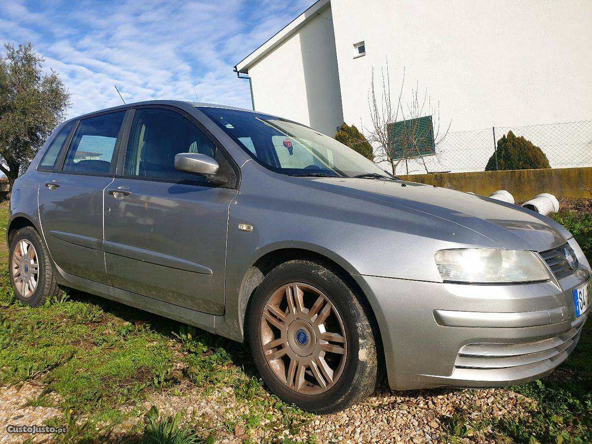 Fiat Stilo i 16v 103cvs Junho/02 - à venda - Ligeiros