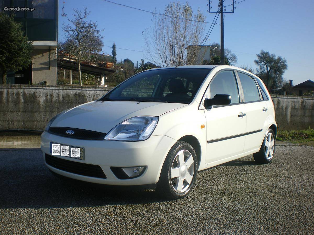 Ford Fiesta 1.4 TDCI - GHIA Julho/05 - à venda - Ligeiros