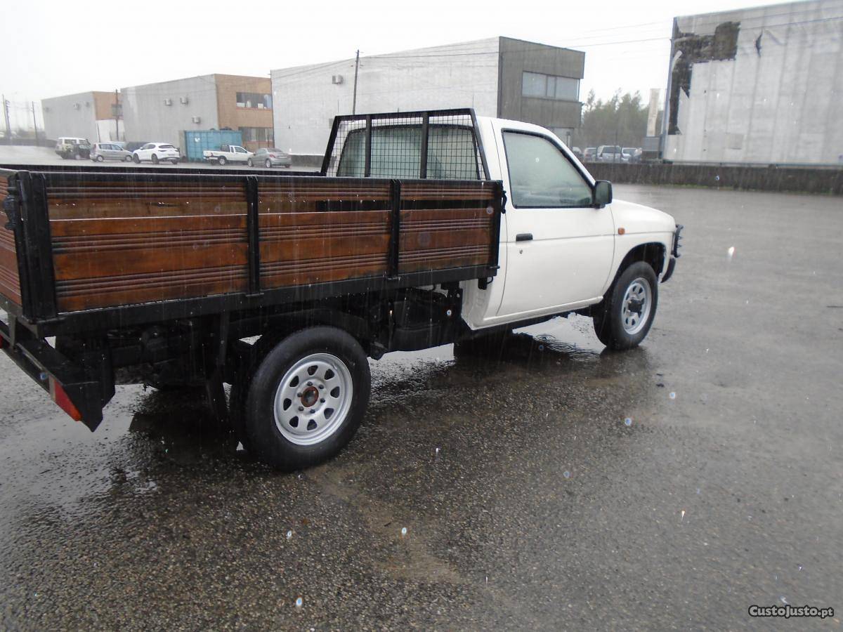 Nissan Pick Up 4x4 3 lugares Novembro/97 - à venda -