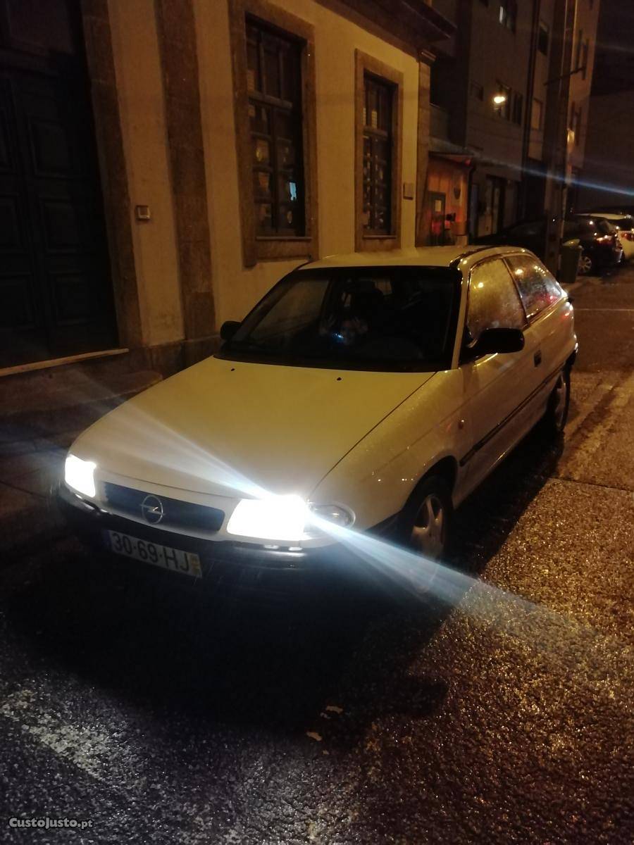 Opel Astra F 1.7 td 82cv Outubro/96 - à venda - Comerciais