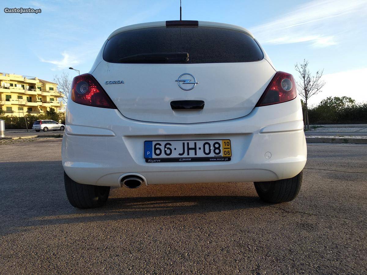 Opel Corsa Black Edition Junho/10 - à venda - Ligeiros
