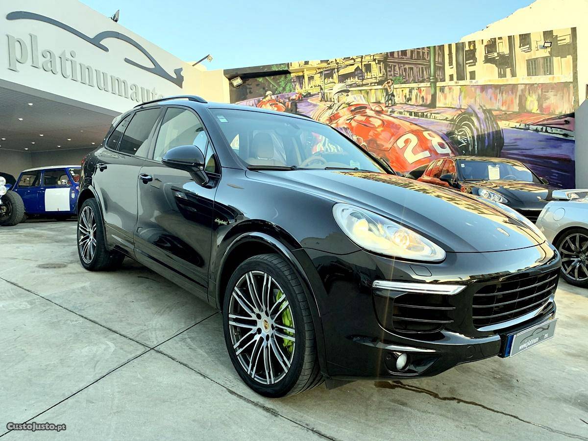 Porsche Cayenne S E-Hybrid Novembro/15 - à venda -