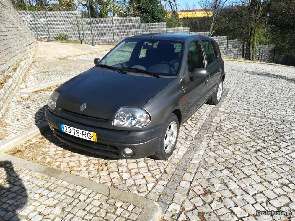 Renault Clio  válvulas Março/01 - à venda -
