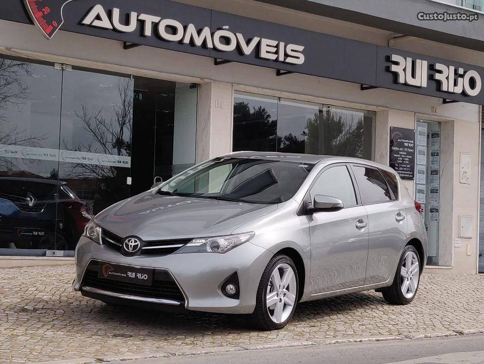 Toyota Auris 1.4 D-4D Comfort c/C Março/15 - à venda -