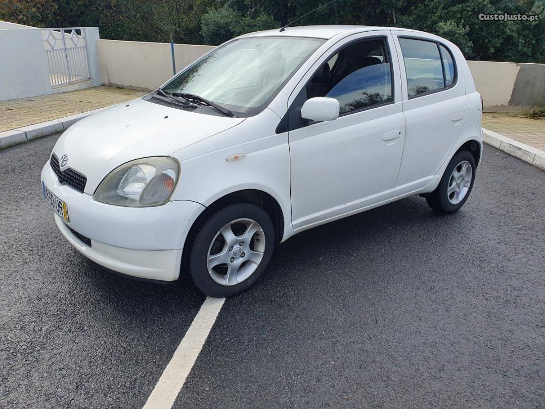 Toyota Yaris Full extras Março/03 - à venda - Ligeiros