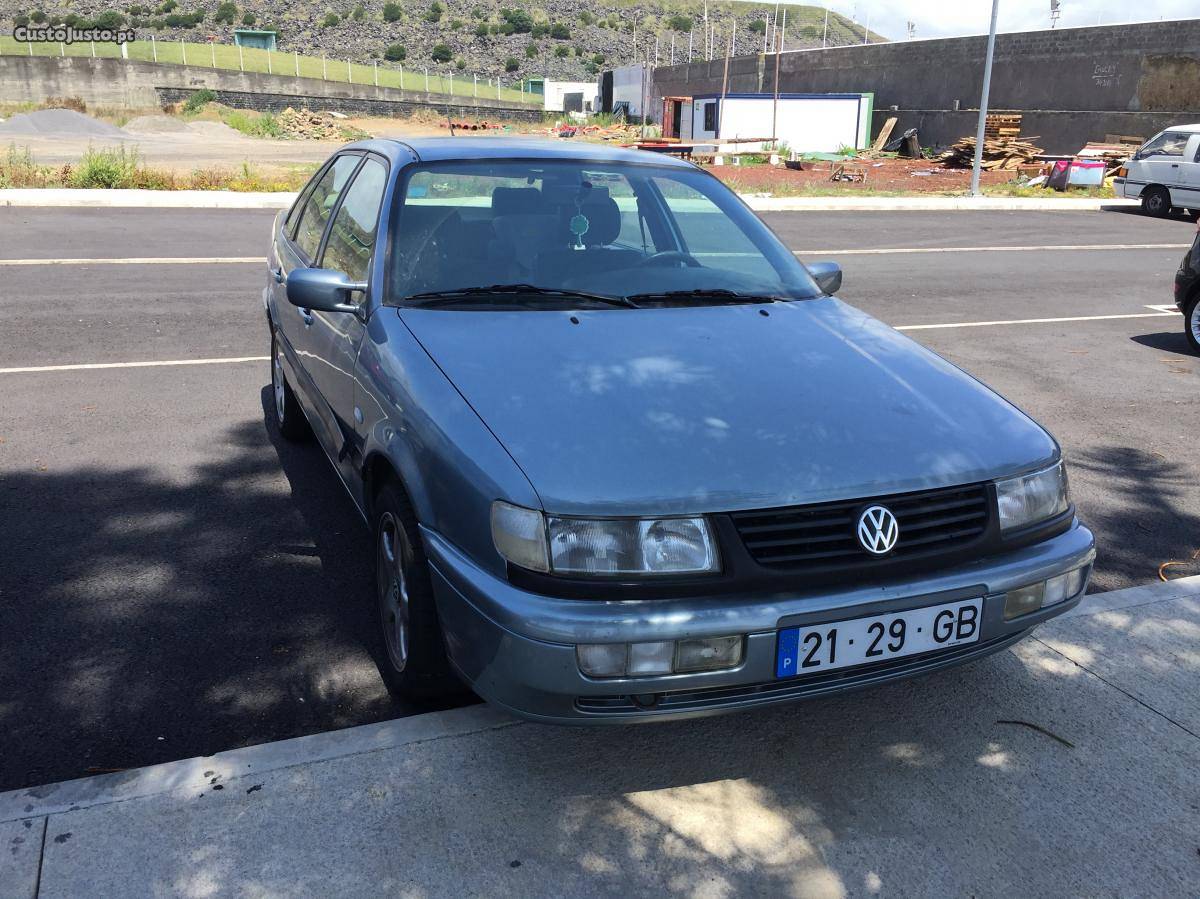 VW Passat 1.9 TDI Dezembro/95 - à venda - Ligeiros