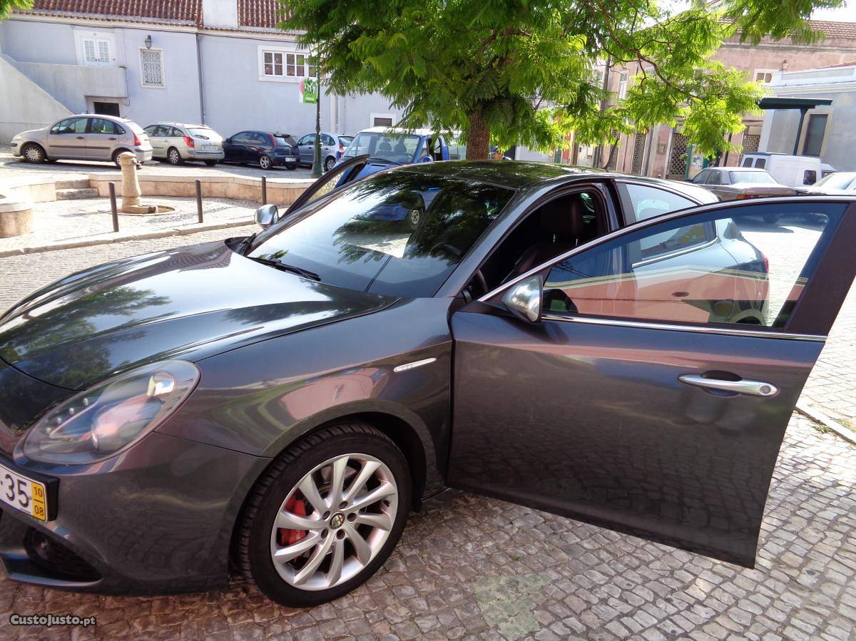 Alfa Romeo Giulietta 1.6 JTD sport 105 cv Agosto/10 - à