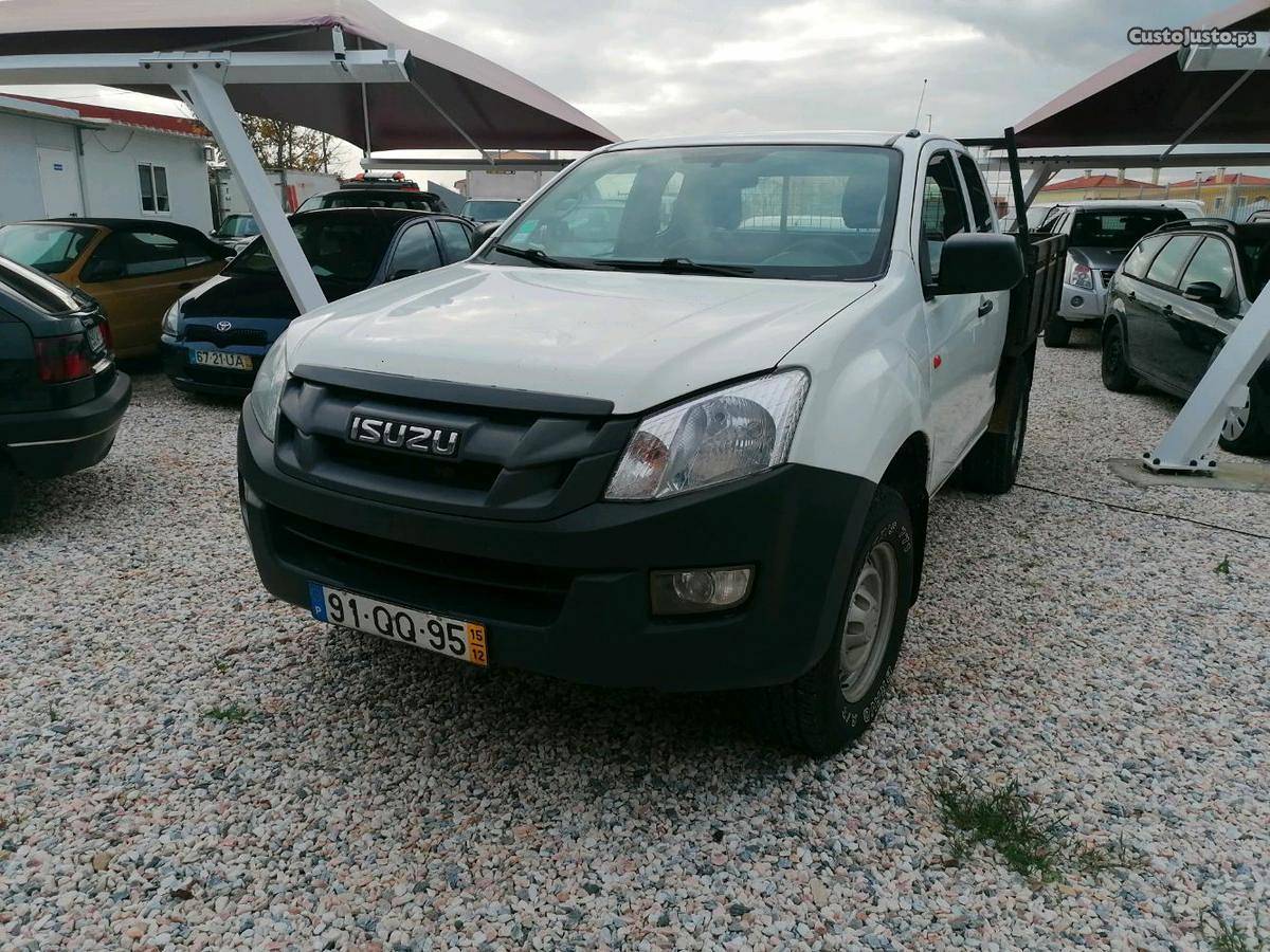 Isuzu D-Max cab extra Dezembro/15 - à venda - Pick-up/