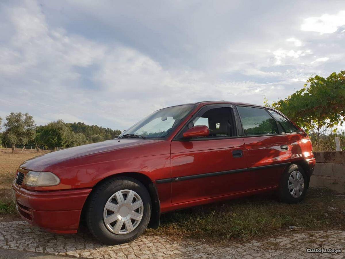 Opel Astra v Fevereiro/95 - à venda - Ligeiros