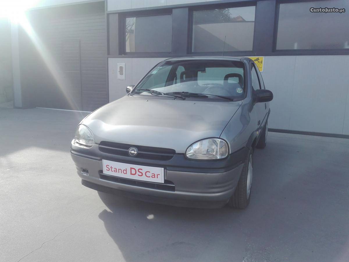 Opel Corsa 1.2 Swing Março/97 - à venda - Ligeiros