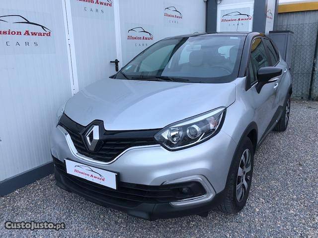 Renault Captur 0.9 TCE EXCLUSIVE Março/18 - à venda -