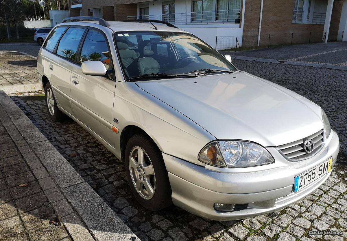 Toyota Avensis D4D SW Novembro/01 - à venda - Ligeiros