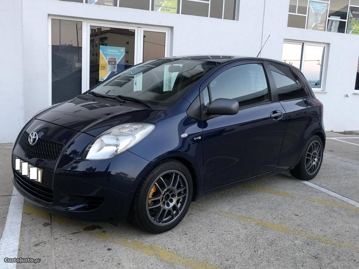 Toyota Yaris 1.4 D4D SPORT Outubro/09 - à venda - Ligeiros