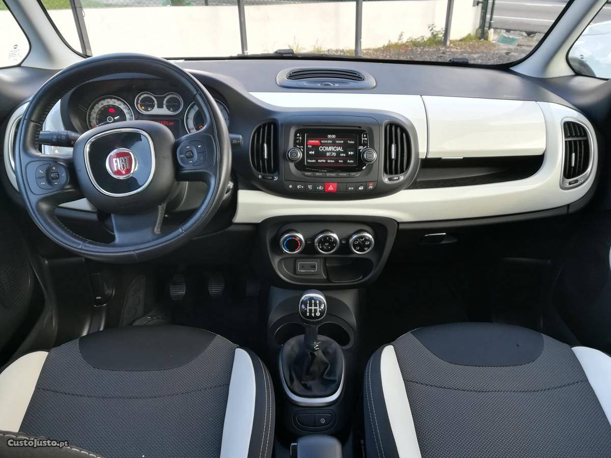Fiat 500L Trekking Março/16 - à venda - Monovolume / SUV,