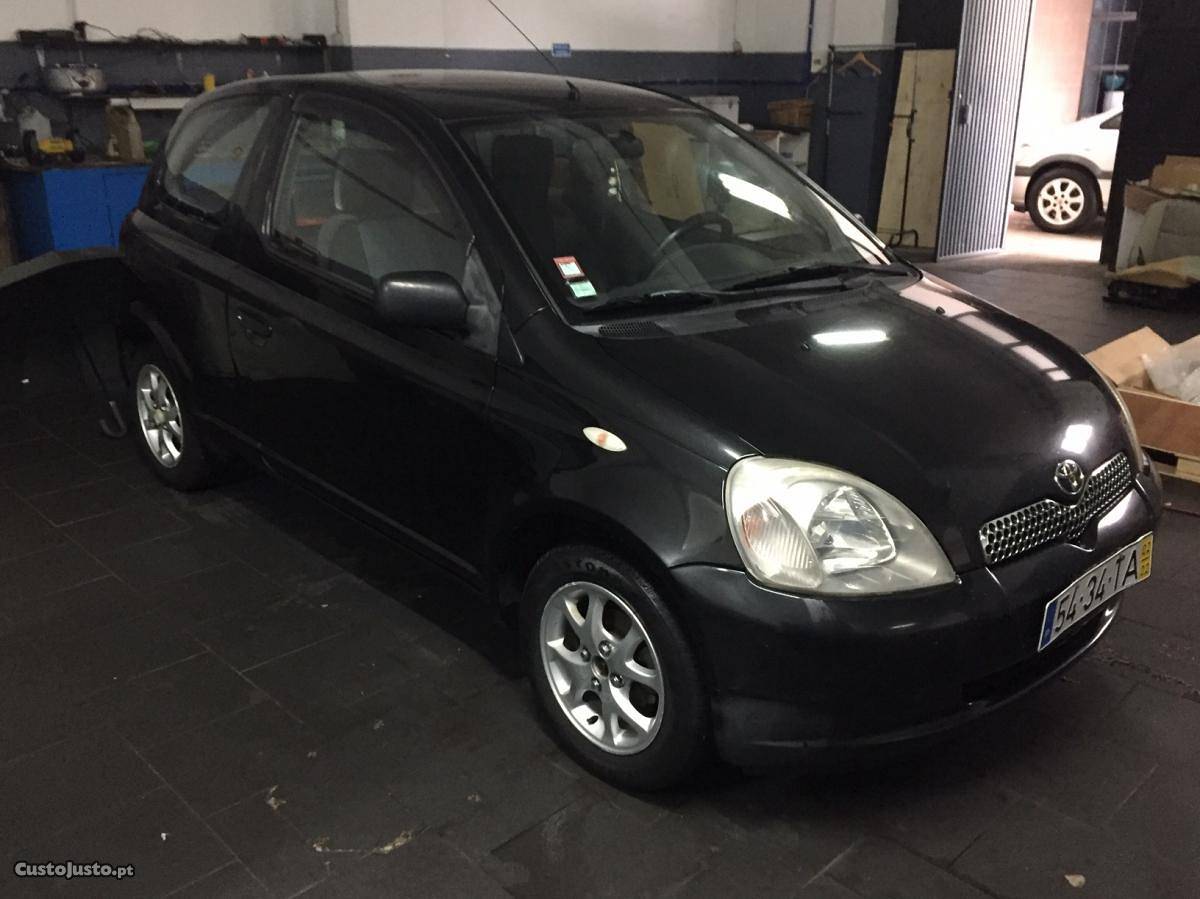 Toyota Yaris 1.4D4D 75CV 2 lug. Fevereiro/02 - à venda -