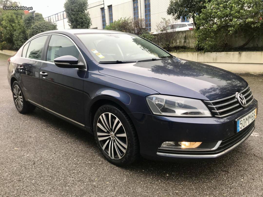 VW Passat 2.0 TDi SportLine Novembro/11 - à venda -