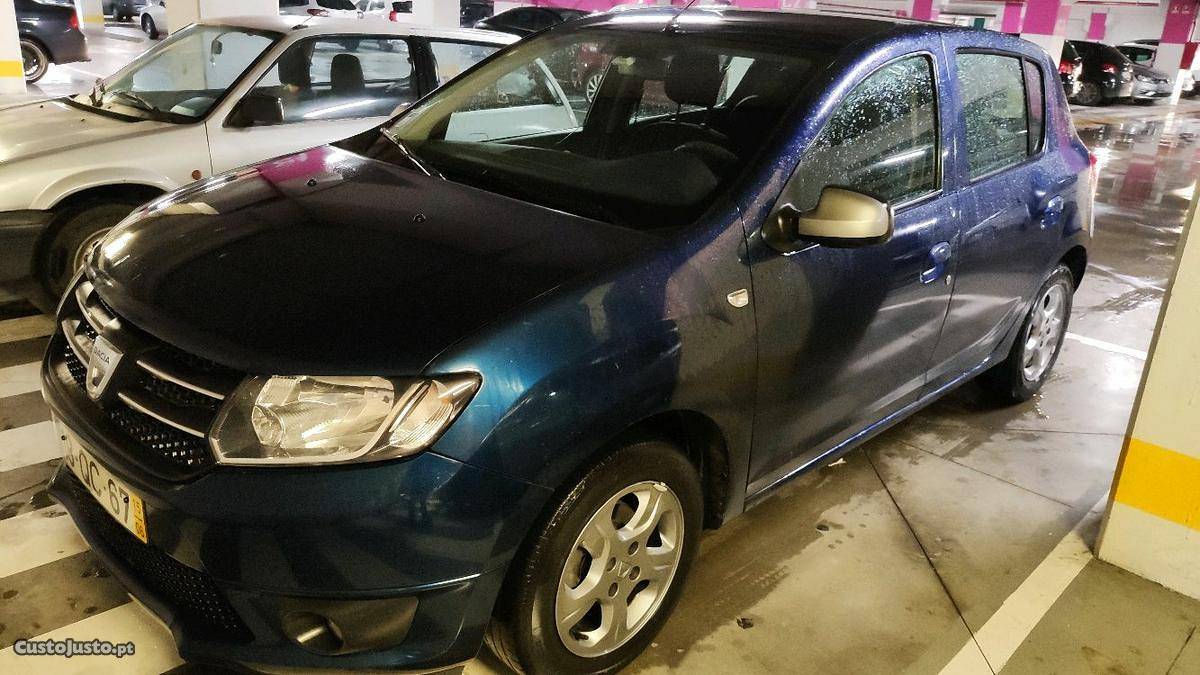 Dacia Sandero 1.5 DCI Black Touch Julho/15 - à venda -