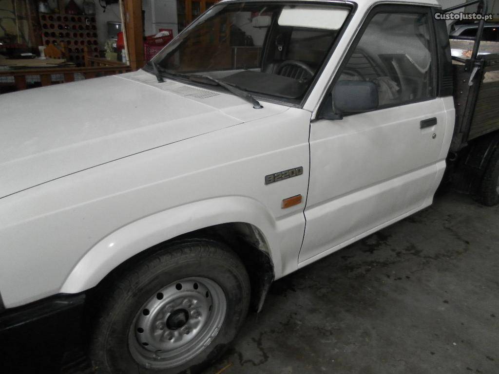 Mazda  B  de 65 CV Janeiro/88 - à venda - Pick-up/