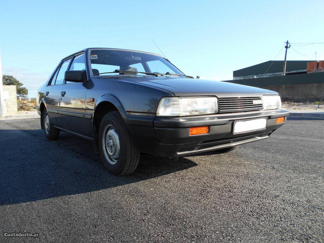 Mazda  - C/ Pneus Novos Março/85 - à venda -
