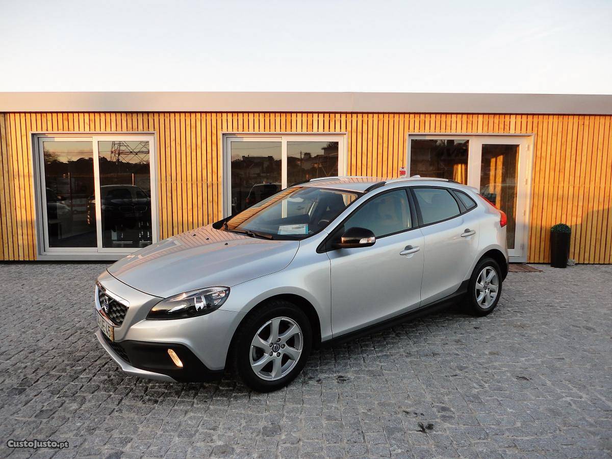 Volvo V40 Cross Country 1.6d Dezembro/14 - à venda -