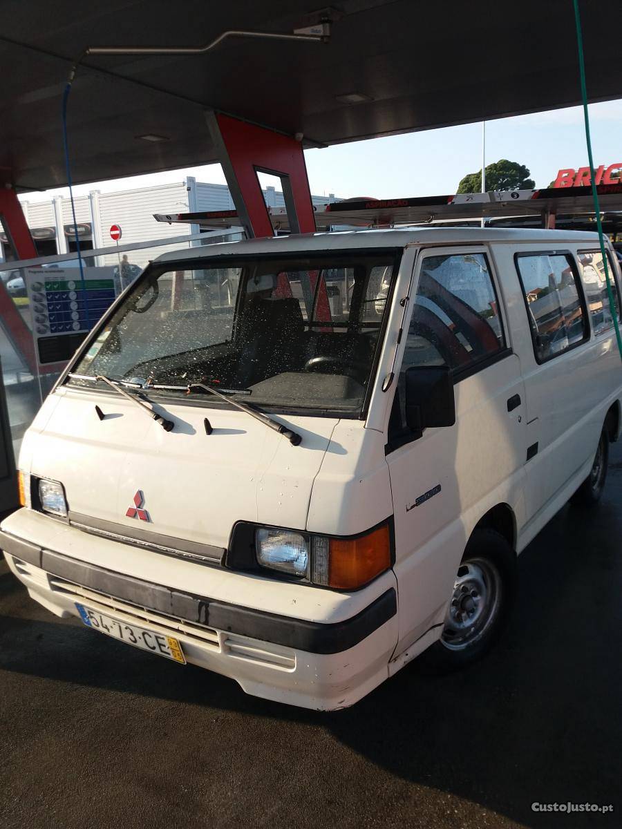 Mitsubishi L D de 9 lugares Maio/93 - à venda -