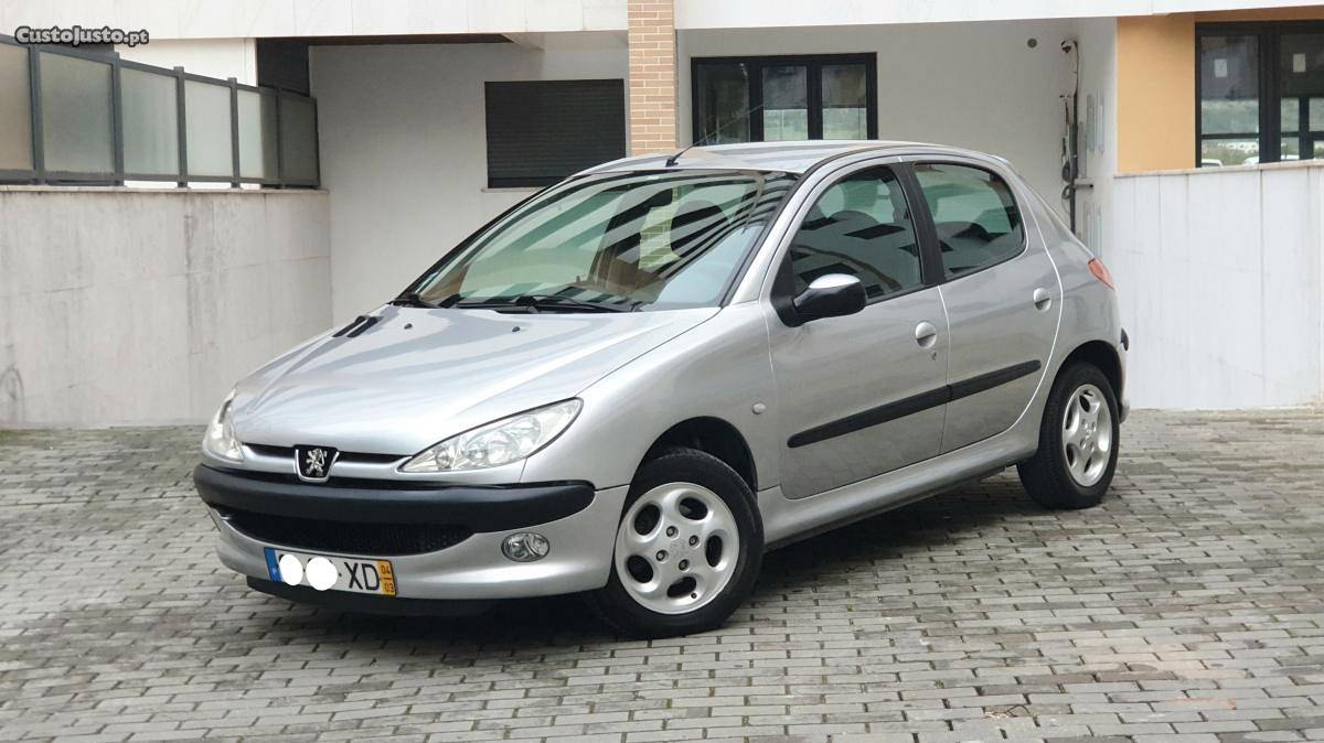 Peugeot  A/C SÓ 120MIL Março/04 - à venda -