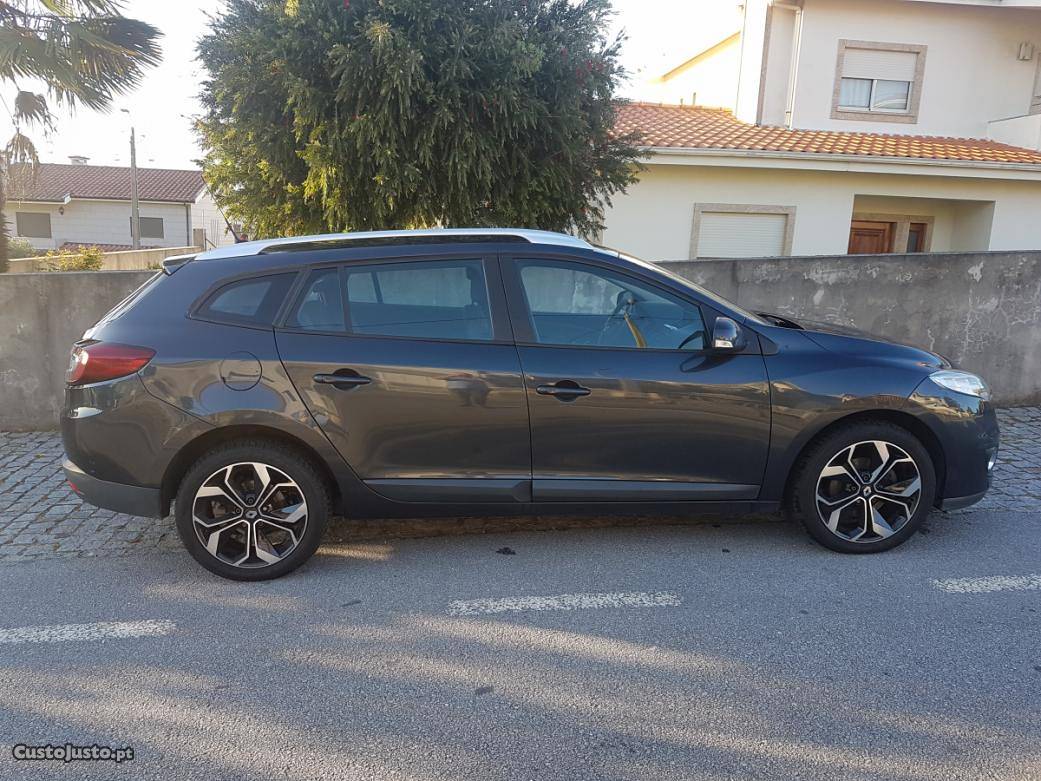 Renault Mégane Sport tourer Março/12 - à venda - Ligeiros