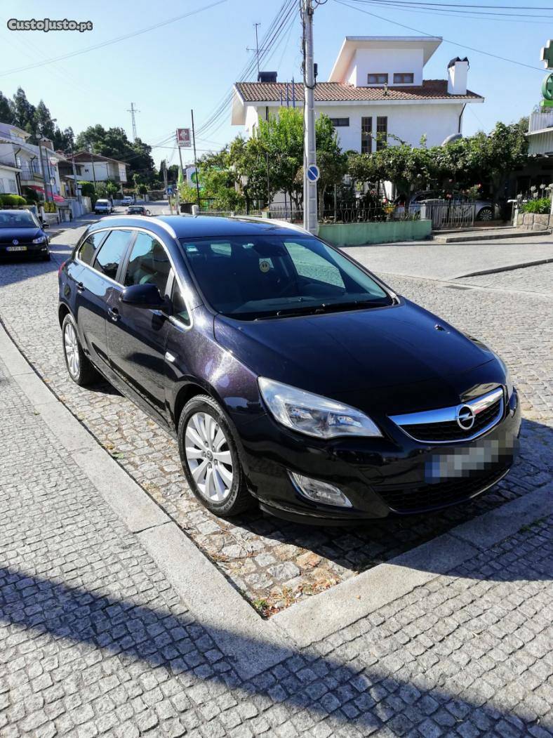Opel Astra 1.7 CDTI Cosmo ST Agosto/11 - à venda - Ligeiros