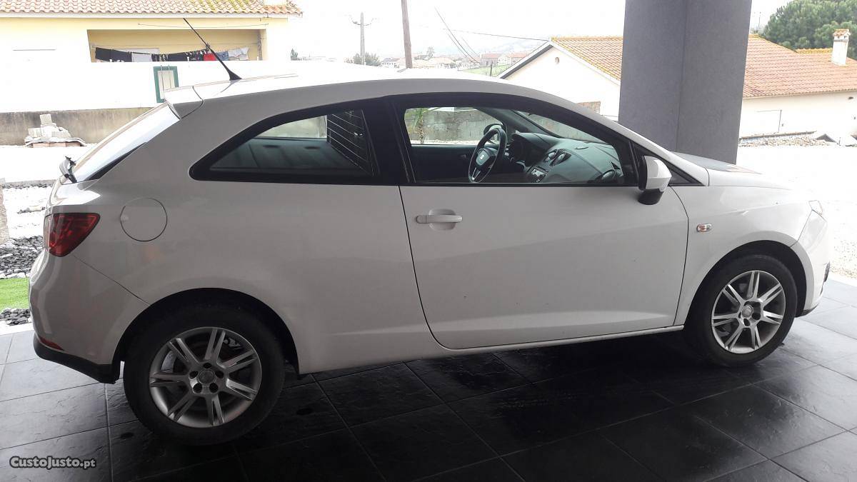 Seat Ibiza 1.2 TDI Van Dezembro/10 - à venda - Comerciais /