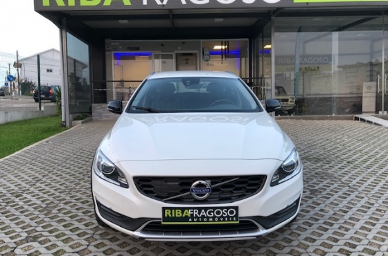 Volvo V60 Cross Country D4 Summum - Ribafragoso, Lda